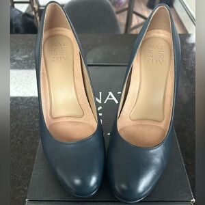 Naturalizer Navy Blue heels